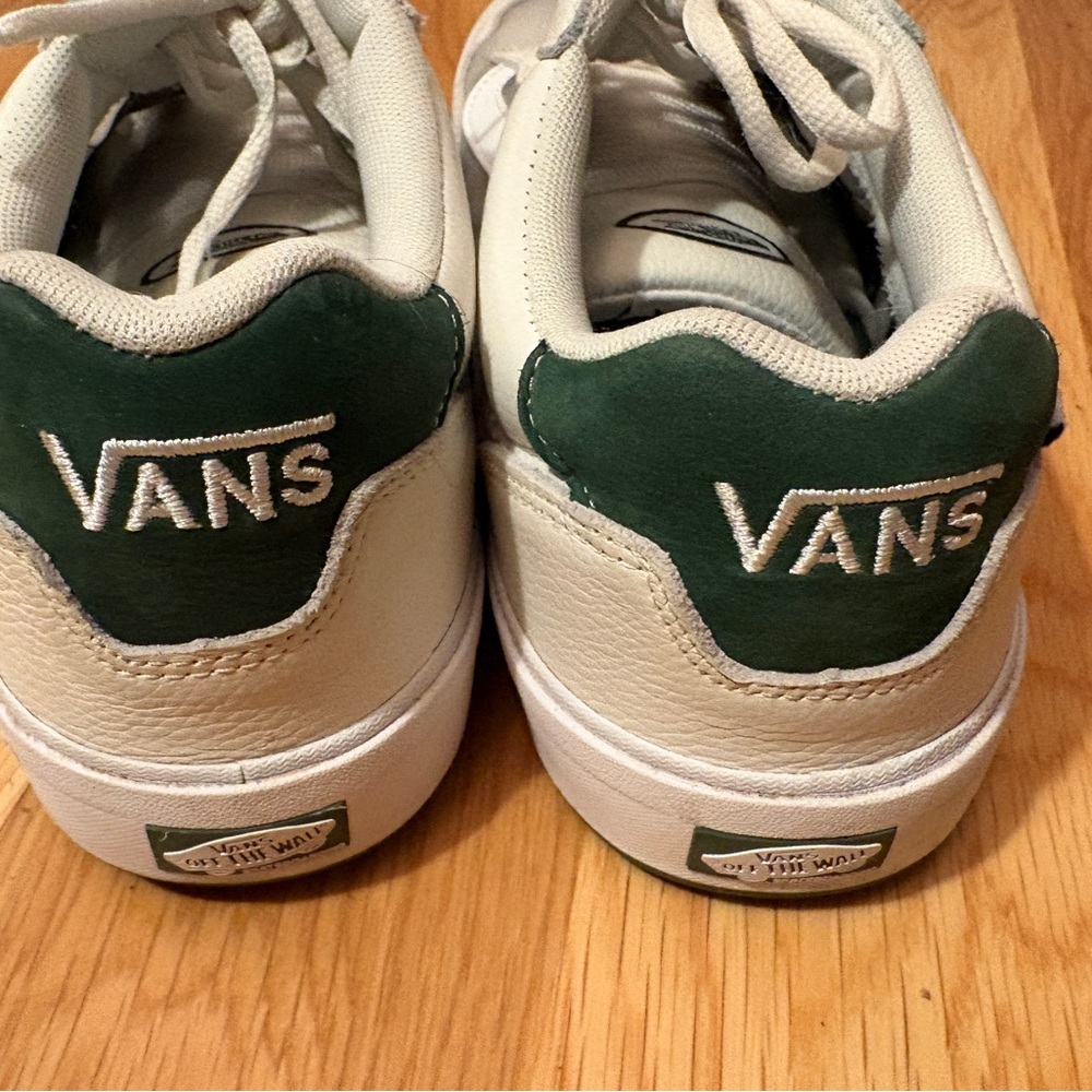 Vans - Picture 3 of 6